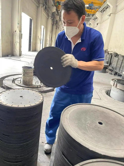 舉國同慶迎華誕 砥礪奮進新征程 致敬堅守崗位的你